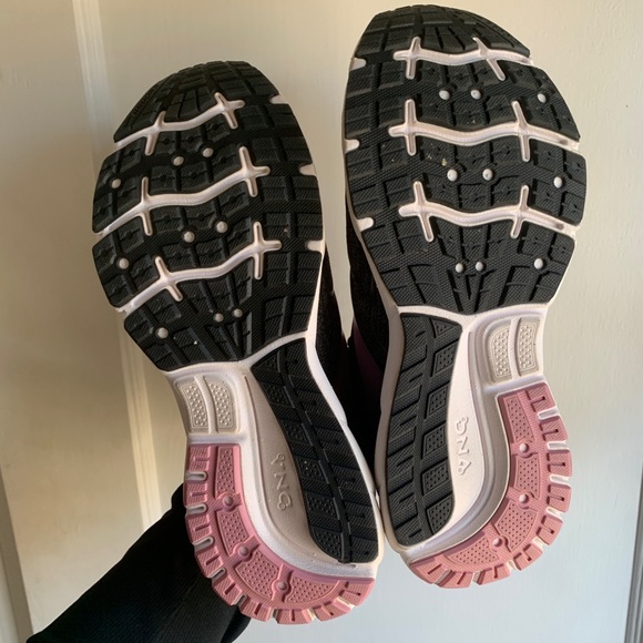 Brook - running shoes - Picture 4 of 5